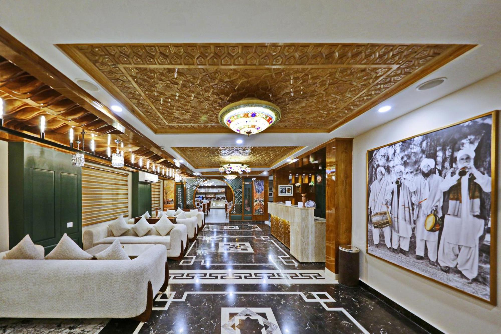 Hotel Blanco Srinagar  Bagian luar foto