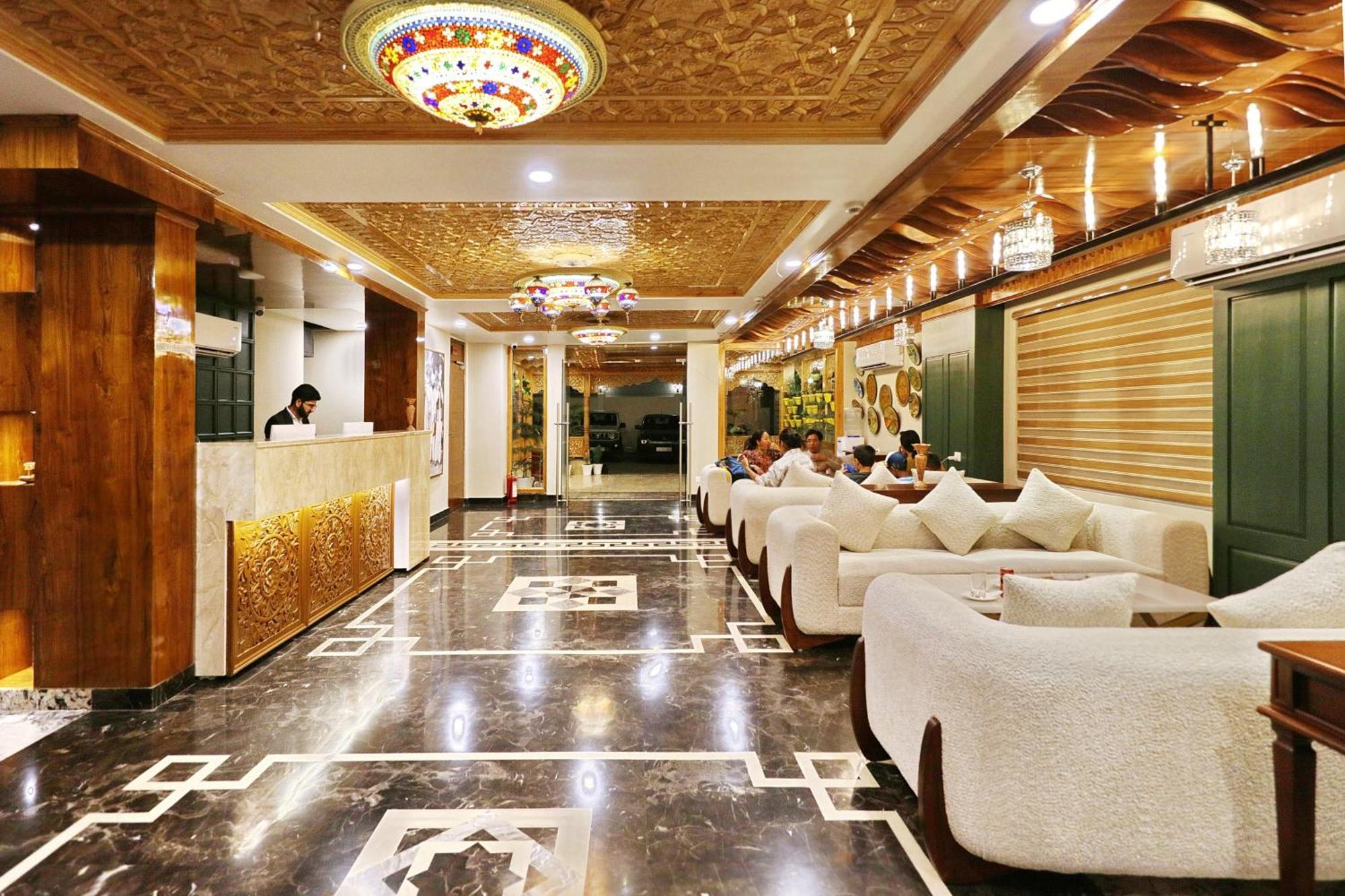 Hotel Blanco Srinagar  Bagian luar foto