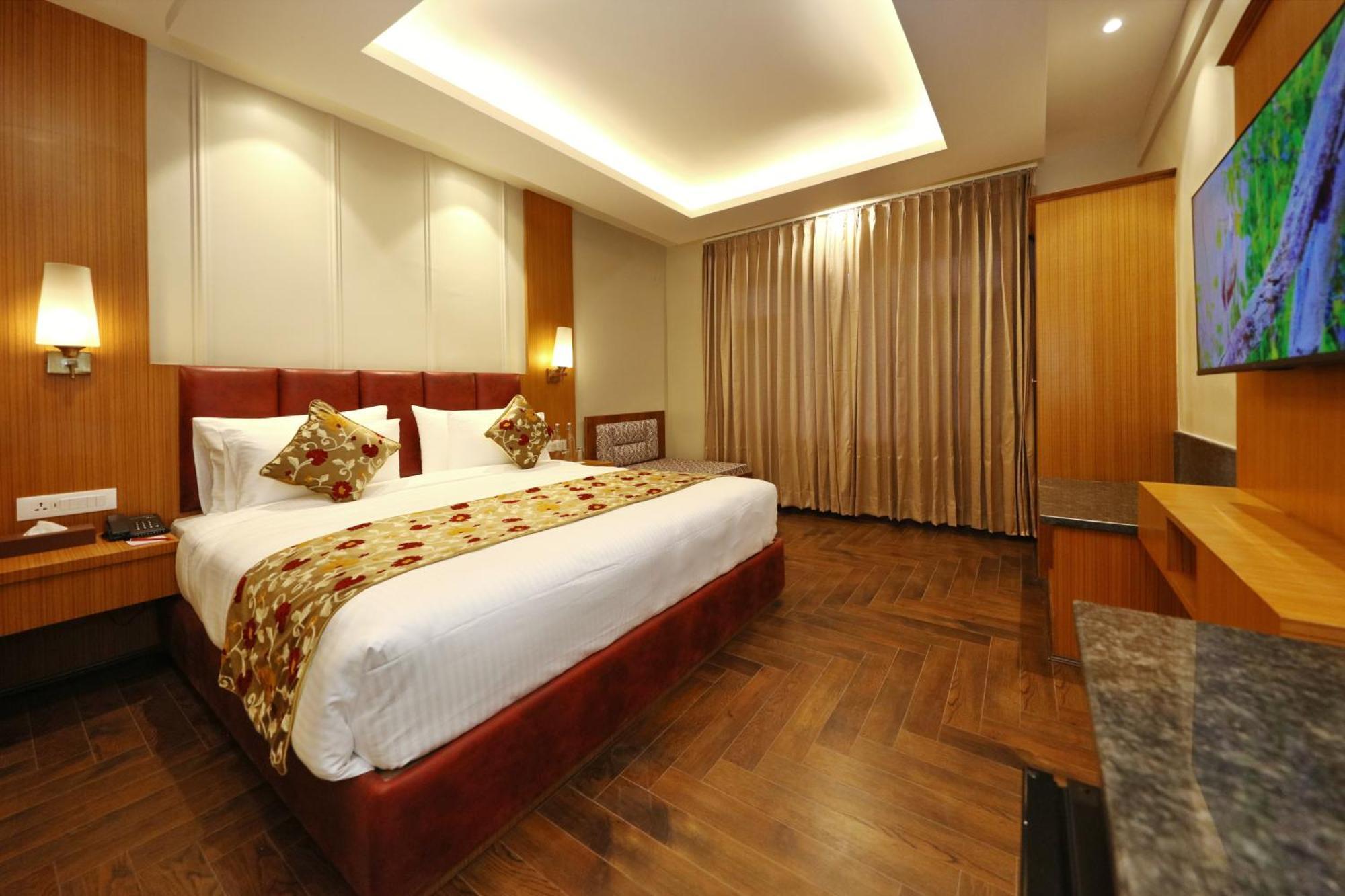 Hotel Blanco Srinagar  Bagian luar foto