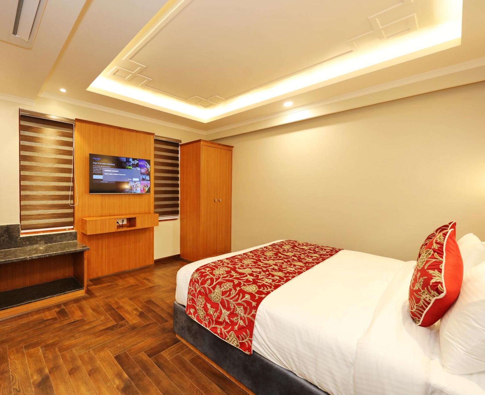 Hotel Blanco Srinagar  Bagian luar foto
