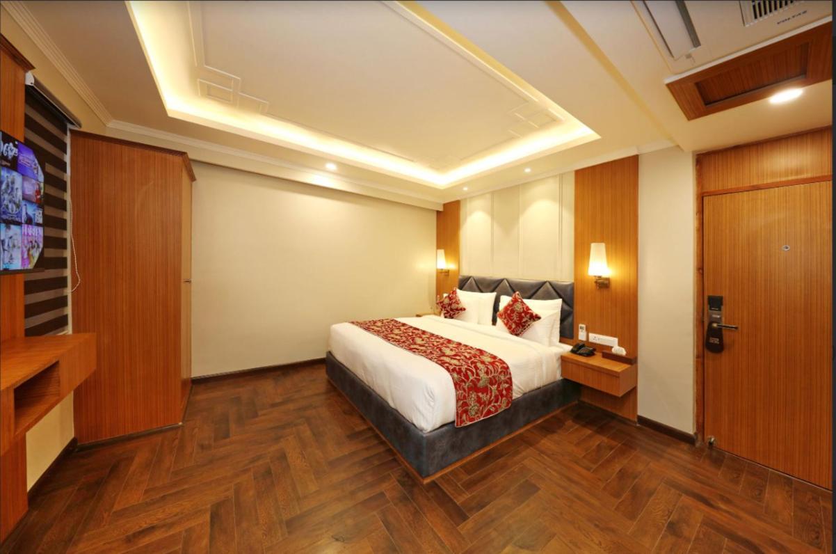 Hotel Blanco Srinagar  Bagian luar foto