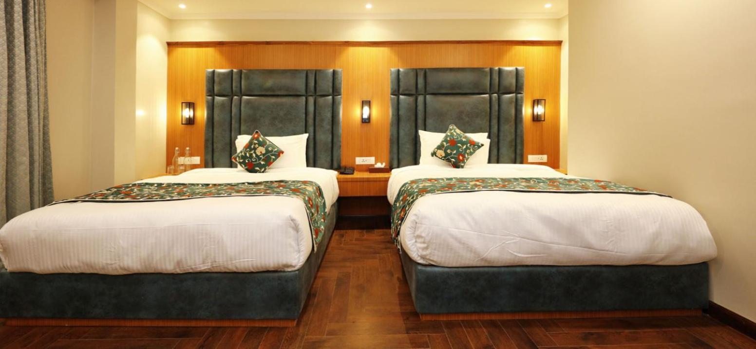 Hotel Blanco Srinagar  Bagian luar foto