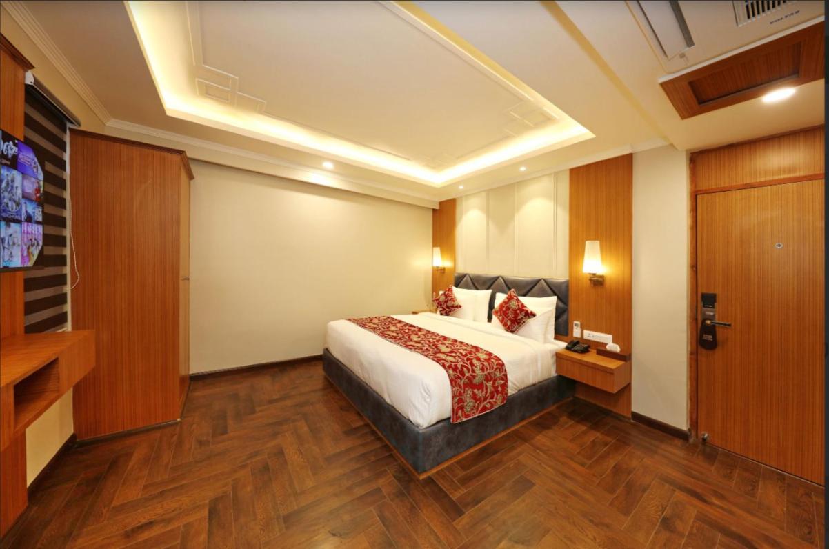 Hotel Blanco Srinagar  Bagian luar foto