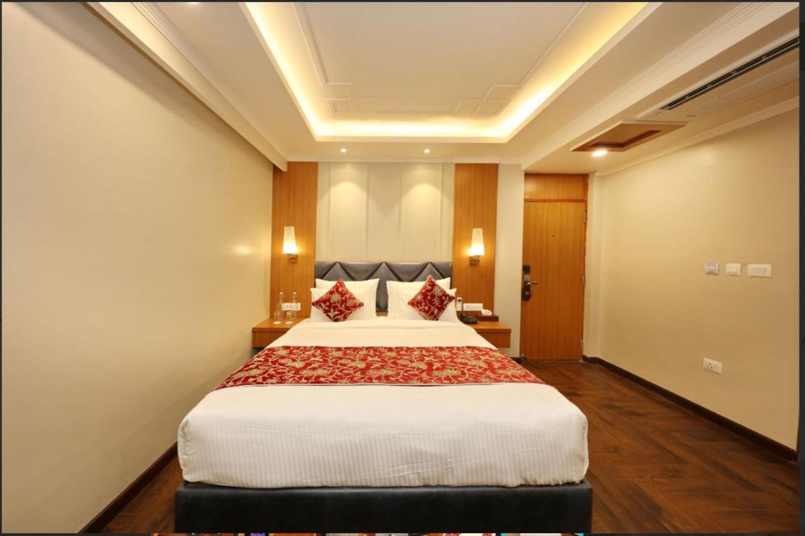 Hotel Blanco Srinagar  Bagian luar foto