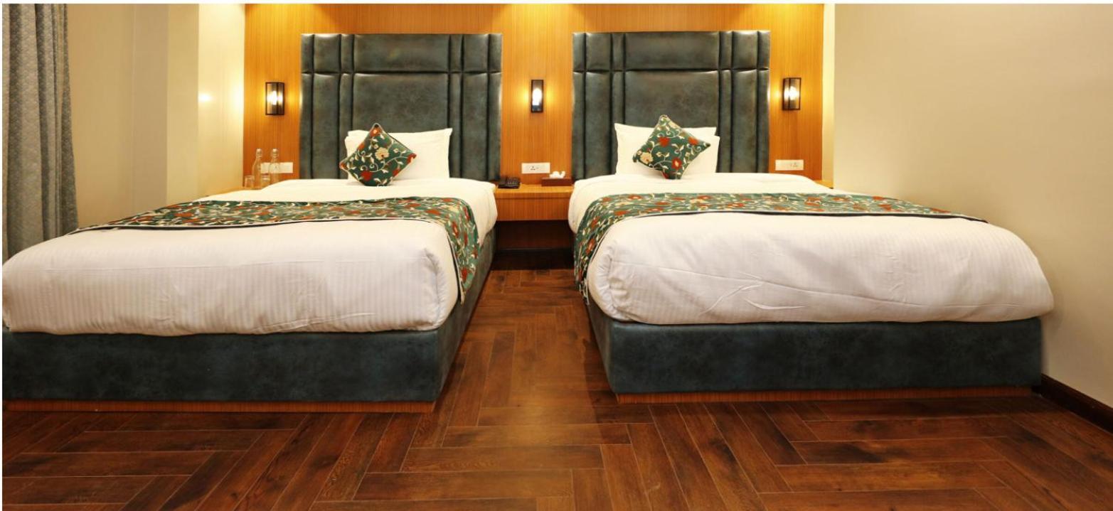 Hotel Blanco Srinagar  Bagian luar foto
