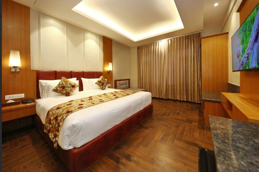 Hotel Blanco Srinagar  Bagian luar foto